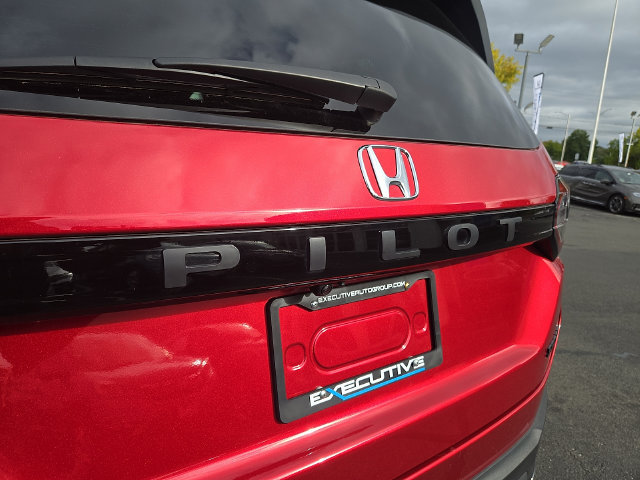 Used 2025 Honda Pilot Sport image 30