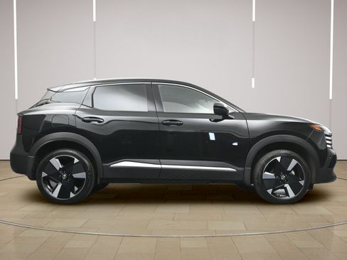 Certified 2026 Nissan Kicks SR w/ SR Premium Package FWD image 23