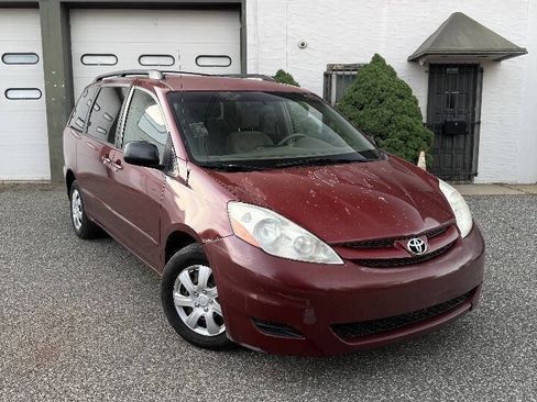 Used 2008 Toyota Sienna LE FWD image 1