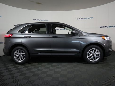Used 2024 Ford Edge SEL AWD/4WD image 4