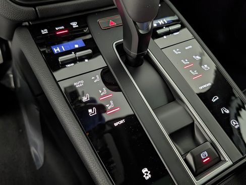 New 2026 Porsche Macan image 33