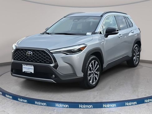 Used 2025 Toyota Corolla Cross XLE AWD/4WD image 1