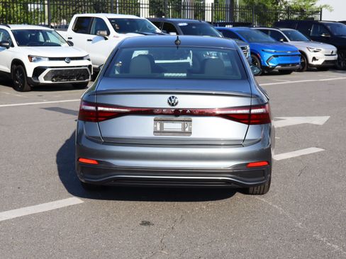 Used 2025 Volkswagen Jetta Sport FWD image 9