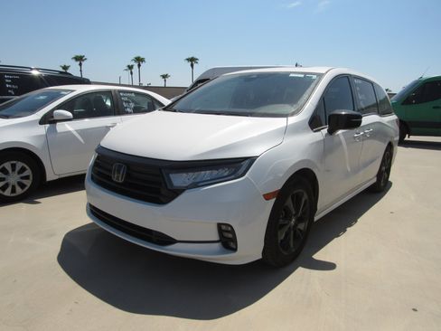 Used 2024 Honda Odyssey Sport image 1