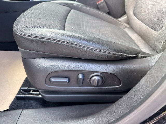 Used 2025 Buick Encore GX Preferred w/ Comfort Package AWD/4WD image 11