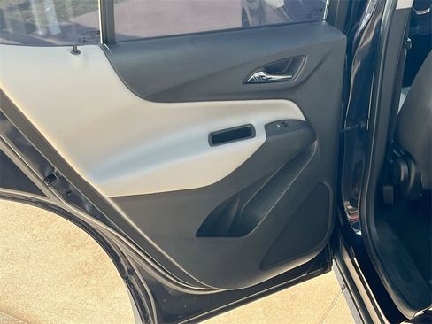 Used 2020 Chevrolet Equinox LS image 28