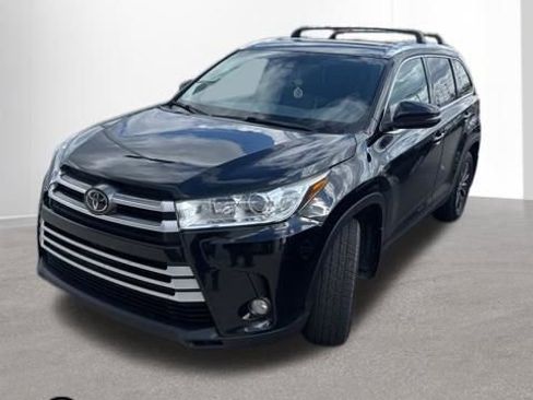 Used 2019 Toyota Highlander XLE AWD/4WD image 1