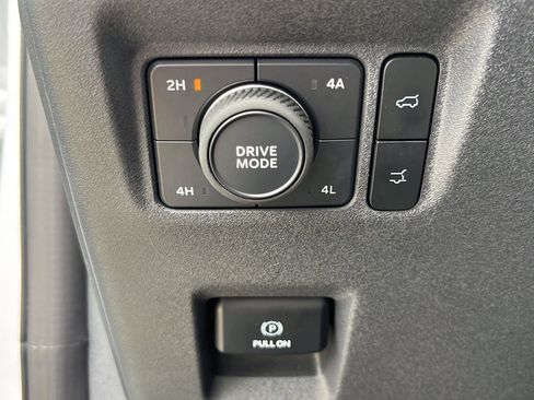 Used 2025 Ford Expedition Max Platinum AWD/4WD image 12