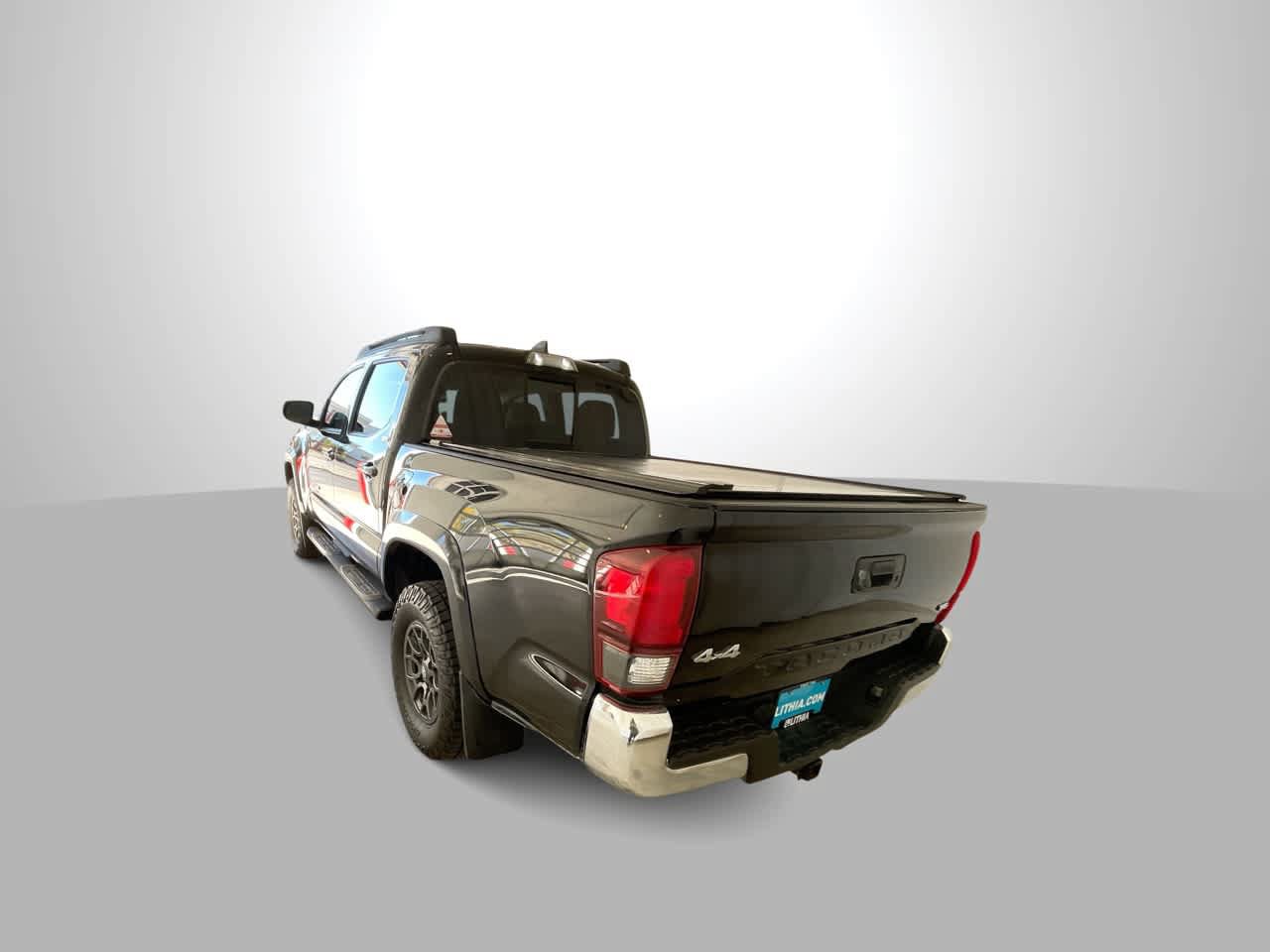 Used 2018 Toyota Tacoma SR5 AWD/4WD image 6
