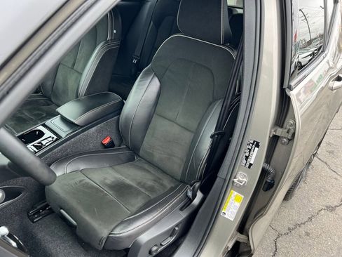 Used 2022 Volvo XC40 T5 R-Design w/ Advanced Package image 10