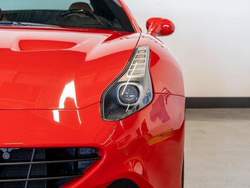 Used 2017 Ferrari California T image 27