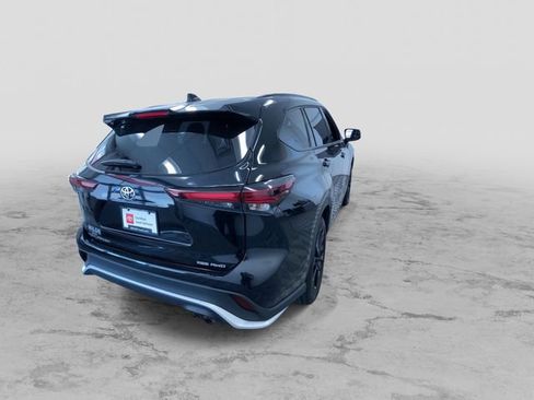 Certified 2025 Toyota Highlander XSE AWD/4WD image 9
