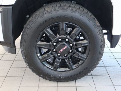 New 2026 GMC Sierra 2500 AT4 w/ AT4 Premium Plus Package image 8