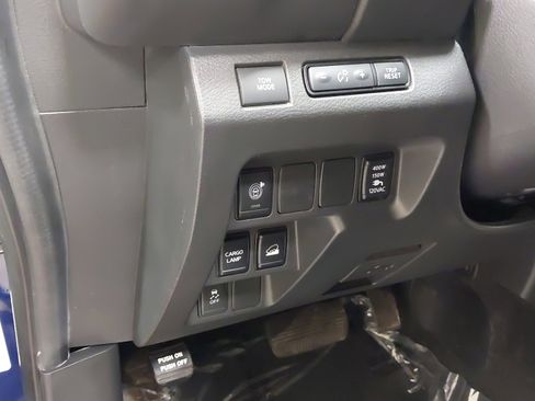 Used 2022 Nissan Frontier SV AWD/4WD image 32