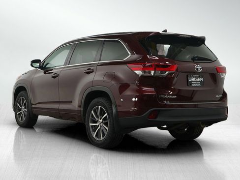 Used 2017 Toyota Highlander XLE image 3