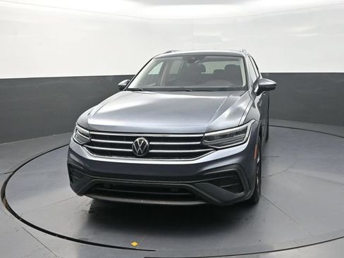Used 2024 Volkswagen Tiguan SE AWD/4WD image 2
