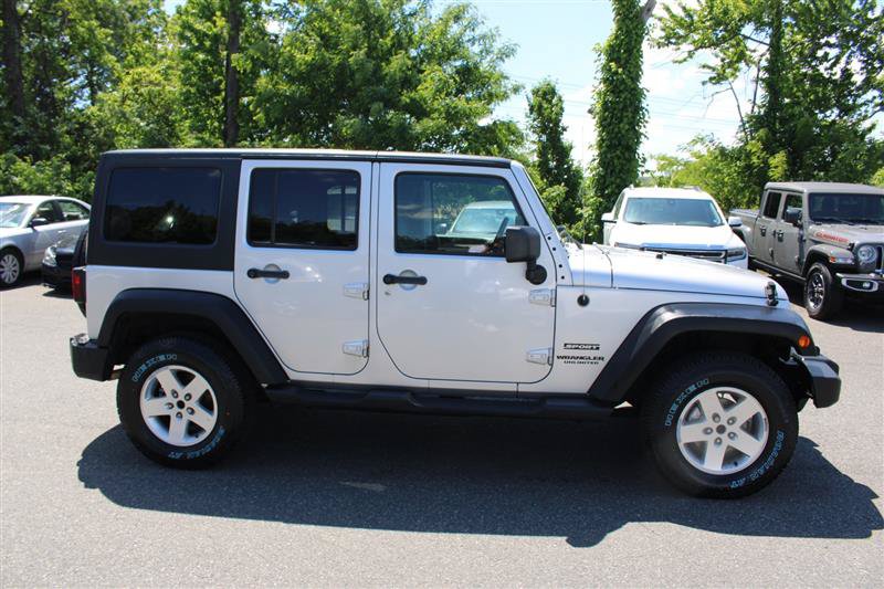 Used 2012 Jeep Wrangler Unlimited Sport AWD/4WD image 9