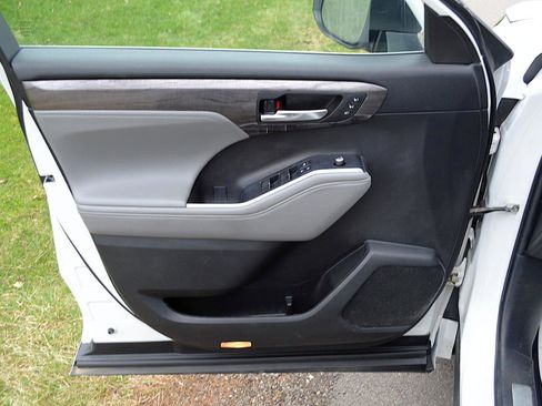 Used 2022 Toyota Highlander Platinum image 23