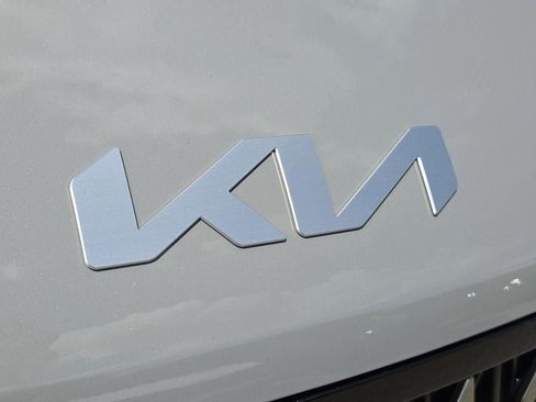 New 2026 Kia Carnival EX image 4