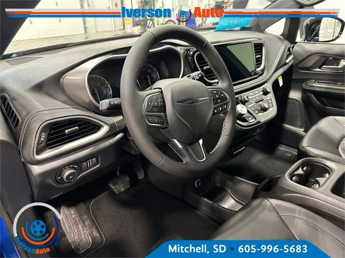 New 2026 Chrysler Pacifica Select image 27