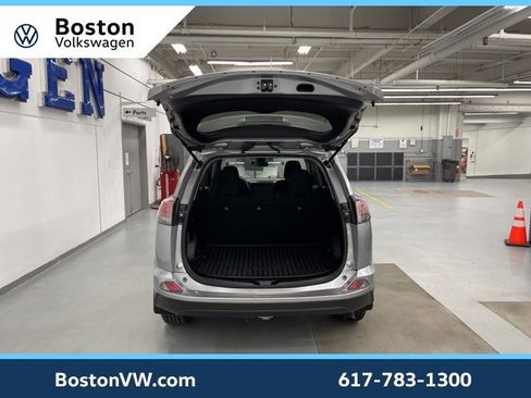 Used 2018 Toyota RAV4 LE image 11