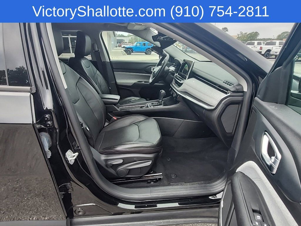 Used 2022 Jeep Compass Latitude w/ Sun and Sound Group AWD/4WD image 30