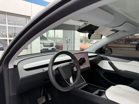 Used 2026 Tesla Model Y Long Range image 6