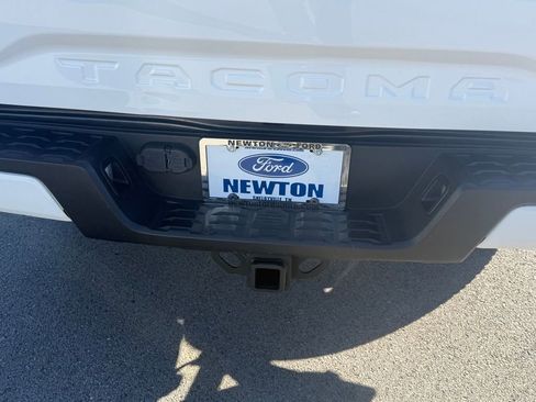 Used 2020 Toyota Tacoma SR image 34