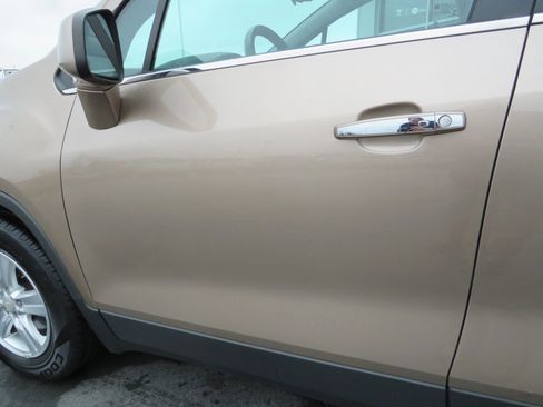 Used 2018 Chevrolet Trax LT w/ LT Convenience Package image 23