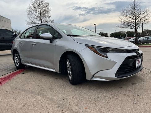 Used 2025 Toyota Corolla LE image 4