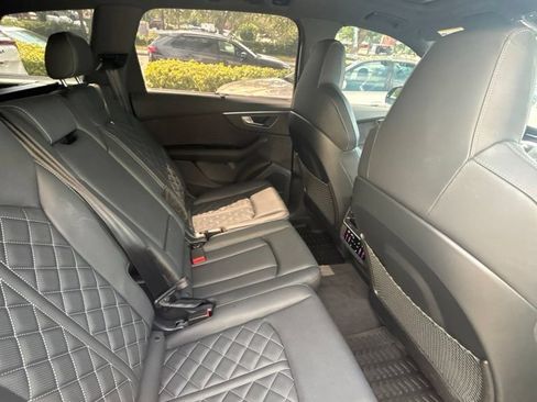 Used 2025 Audi SQ7 Prestige AWD/4WD image 21