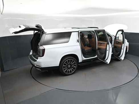 New 2026 Chevrolet Suburban High Country AWD/4WD image 50
