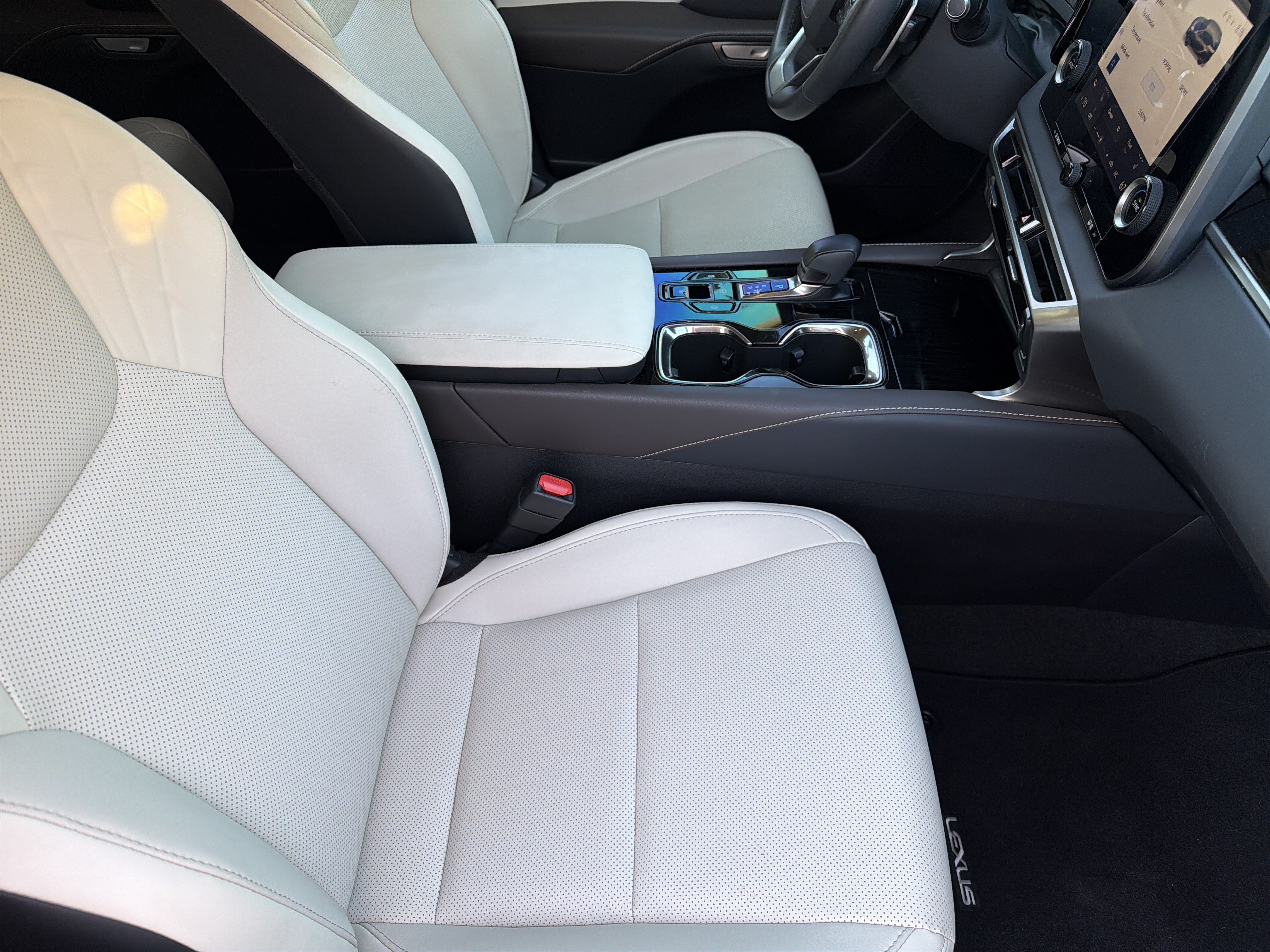 Certified 2024 Lexus RX 350 FWD w/ Technology Package image 39