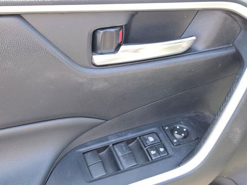 Used 2021 Toyota RAV4 XLE w/ Carpet Mat Package (TMS) AWD/4WD image 10