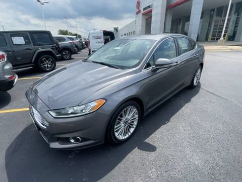 Used 2014 Ford Fusion SE w/ Equipment Group 202A FWD image 6
