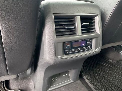 Used 2023 Volkswagen Atlas SEL Premium image 19