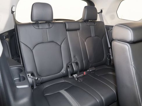 Used 2023 Honda Pilot Touring image 14