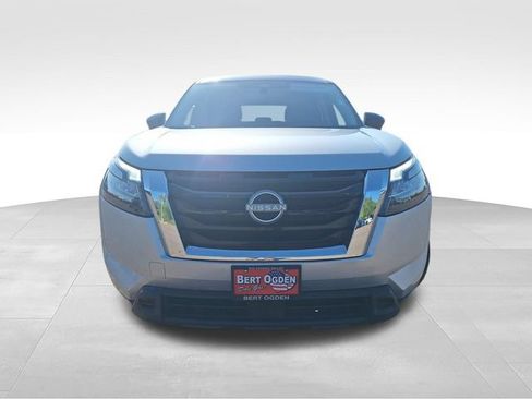 Certified 2025 Nissan Pathfinder S FWD image 2