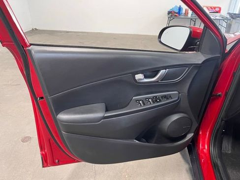 Used 2022 Hyundai Kona Limited image 24