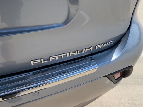 Used 2022 Toyota Highlander Platinum AWD/4WD image 46