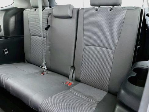 Used 2022 Toyota Highlander LE FWD image 31