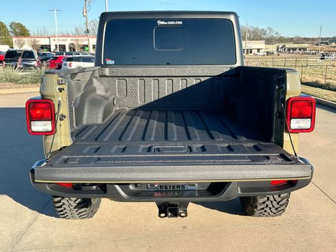 New 2025 Jeep Gladiator Sport image 22