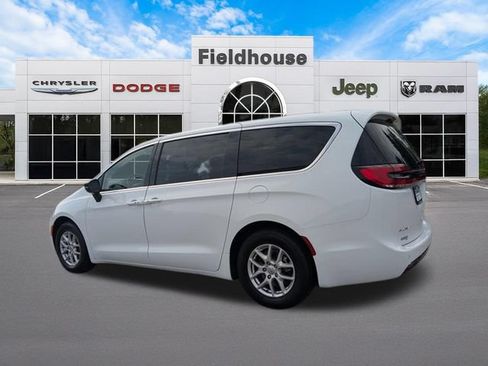 Used 2024 Chrysler Pacifica Touring-L FWD image 7
