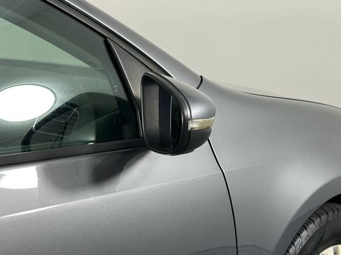 Used 2013 Volkswagen Golf 2.5L Hatchback 4D image 16