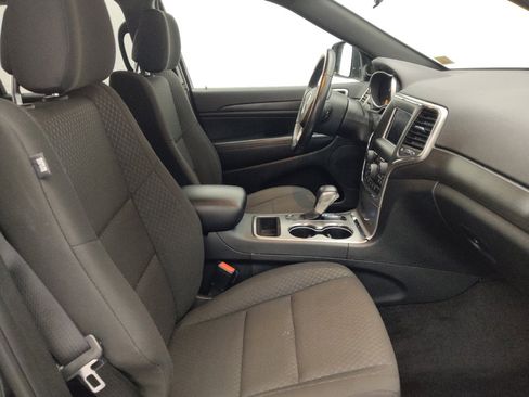 Used 2018 Jeep Grand Cherokee Laredo AWD/4WD image 21