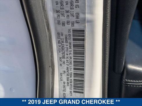 Used 2019 Jeep Grand Cherokee Laredo w/ Laredo X Package image 25