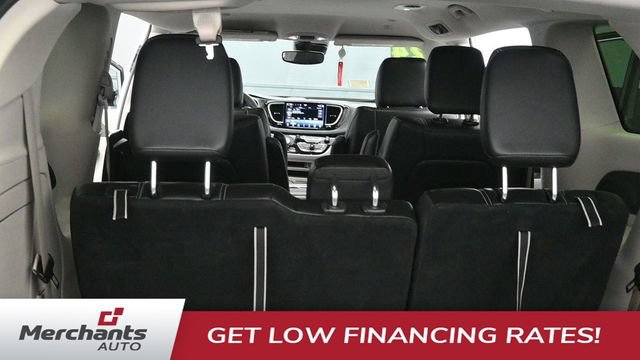 Used 2024 Chrysler Pacifica Limited FWD image 14