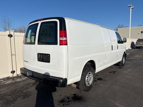Used 2019 Chevrolet Express 2500 Extended image 3