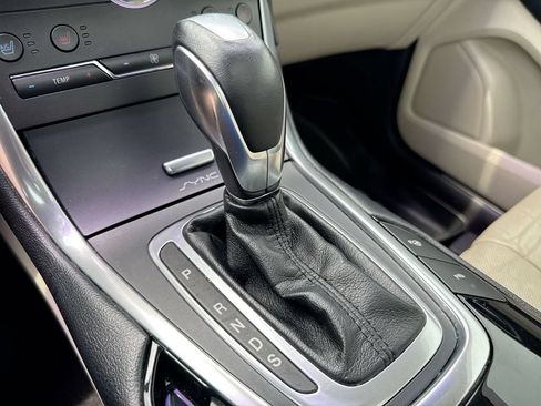 Used 2017 Ford Edge Titanium w/ Equipment Group 302A AWD/4WD image 18