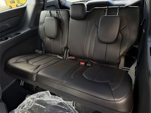 New 2026 Chrysler Pacifica Select image 20